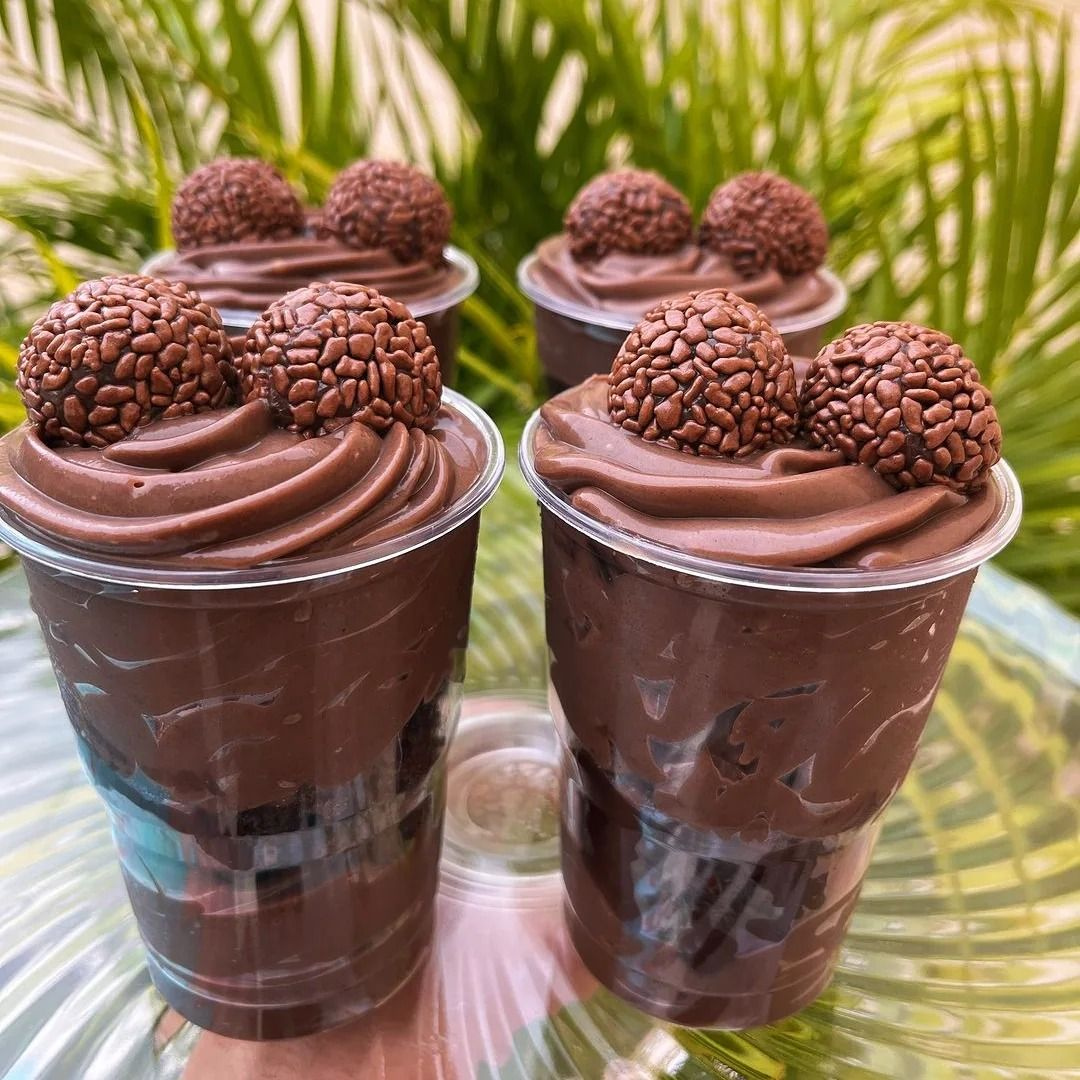 Copos da Felicidade – 10 Receitas Impecáveis para Lucrar com Sobremesas no Copo 💰✨